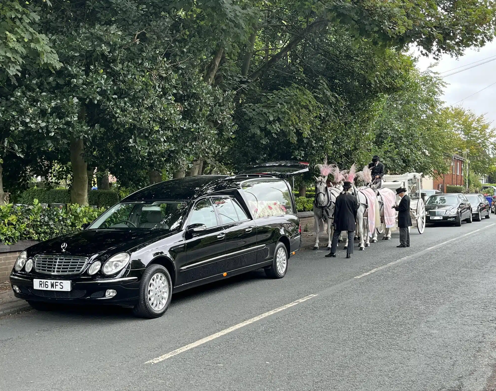 Walkers Funeral Service Car & Horses